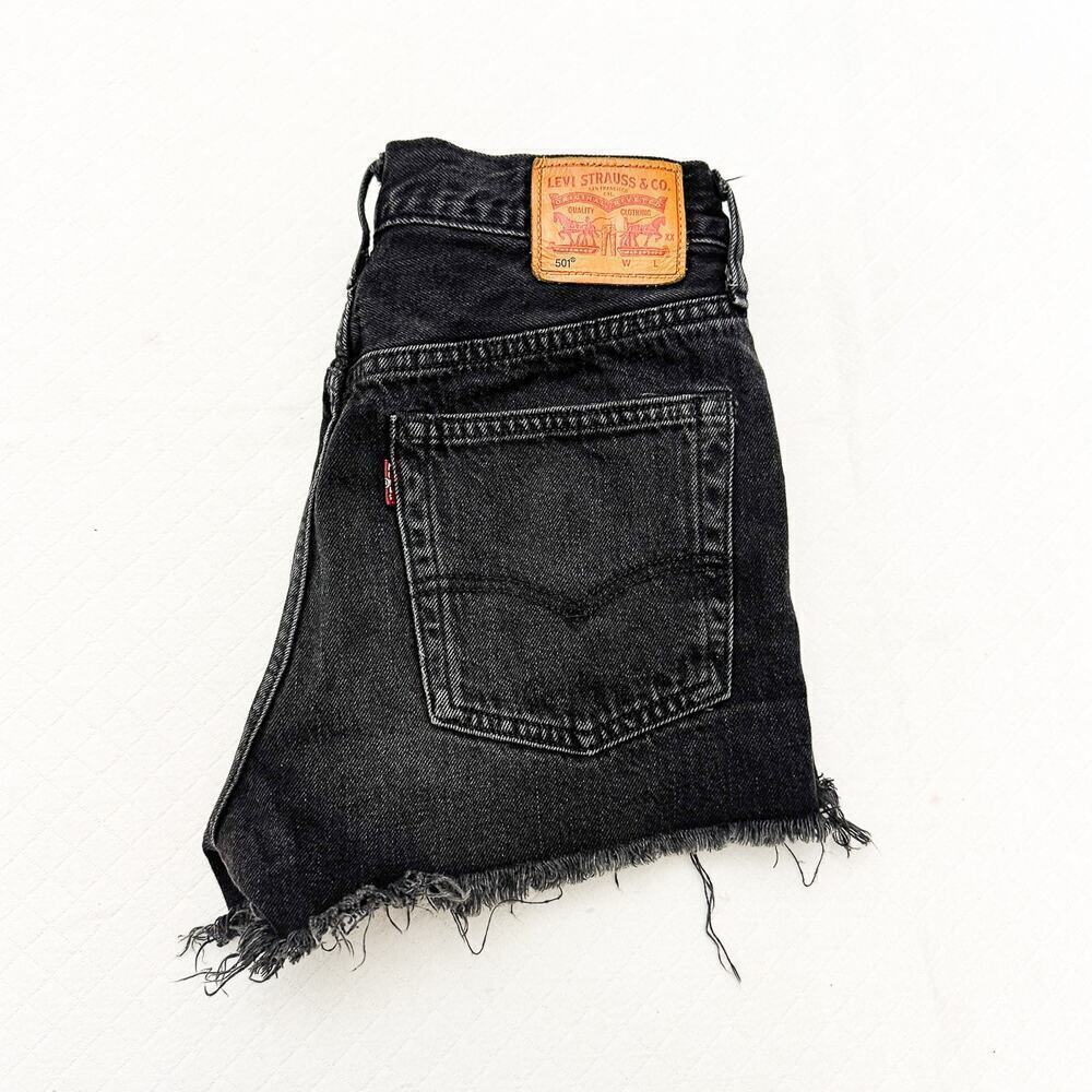 Levi's 501 Button Fly Black Charcoal Denim Cutoff Shorts Raw Hem Size 25 - Picture 4 of 4